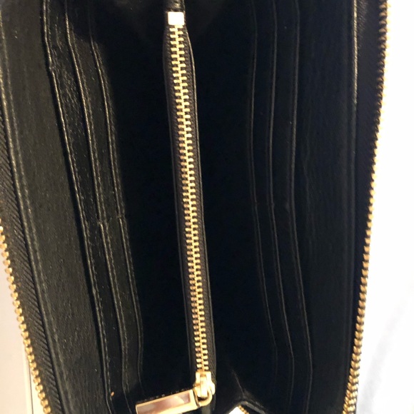 Tory Burch zip around wallet - Picture 2 of 2